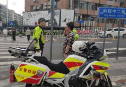 深圳交警嚴(yán)查不禮讓斑馬線！